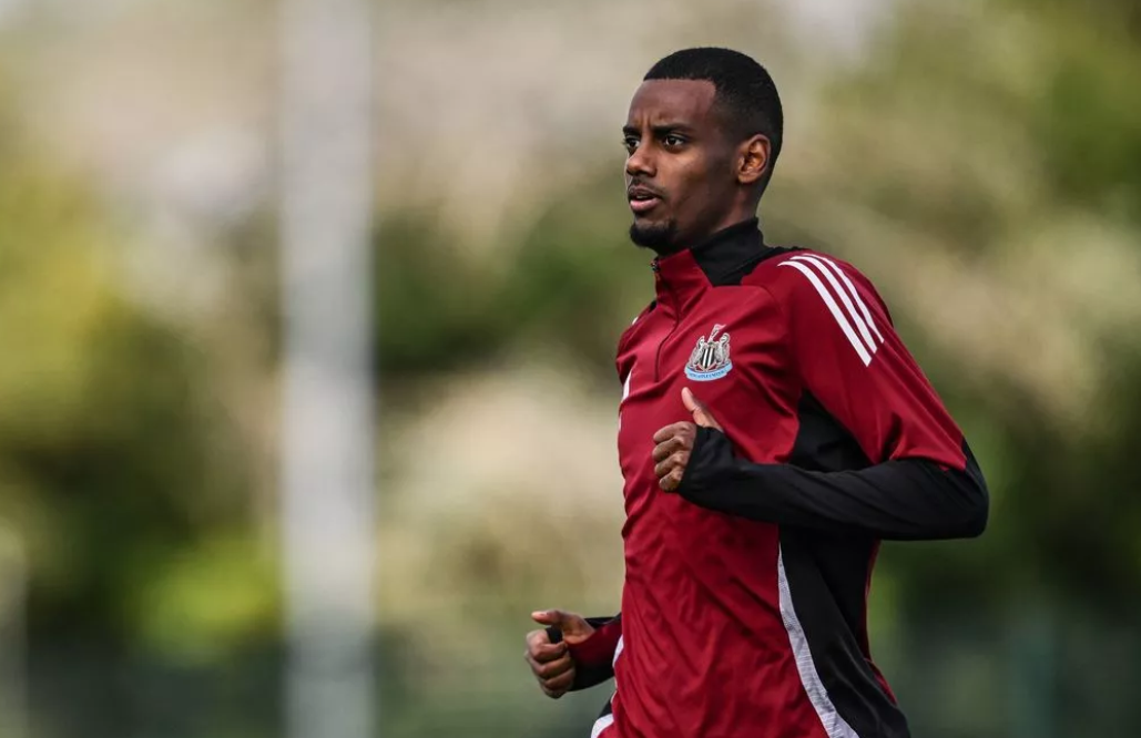 半岛体育-镜报：伊萨克将因为缺席对阵维拉的英超比赛而被罚款