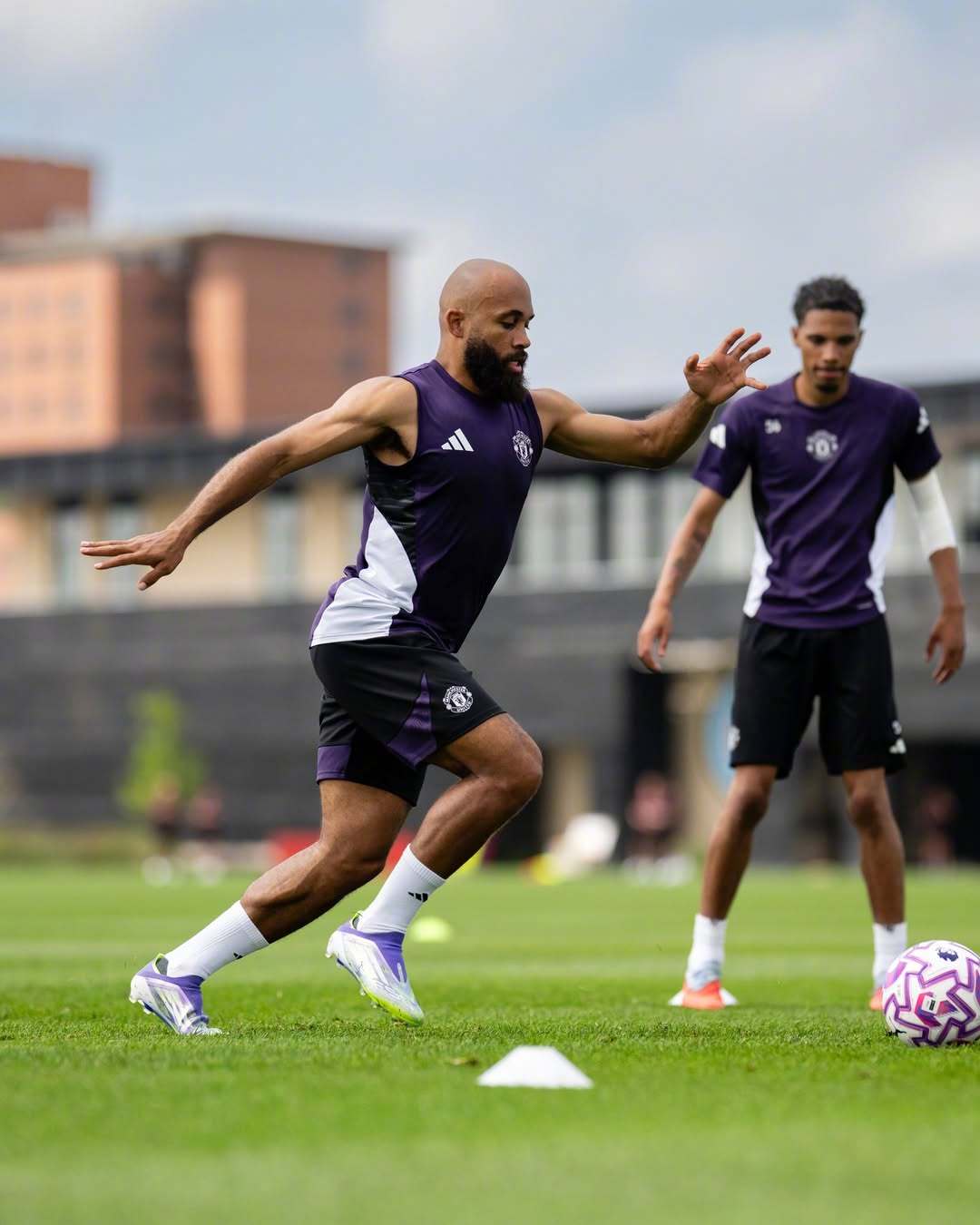 半岛体育注册网址-再等等！阿莫林确认姆伯莫无缘战伯恩茅斯，周末战埃弗顿可能首秀