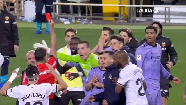 半岛体育注册网址-哨压绝杀！贝林99分钟进球被吹，裁判皇马谁是谁非？