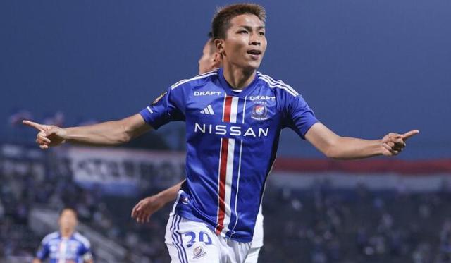 半岛体育注册网址-开什么国际玩笑？日本国脚赴瑞士踢球却无法注册