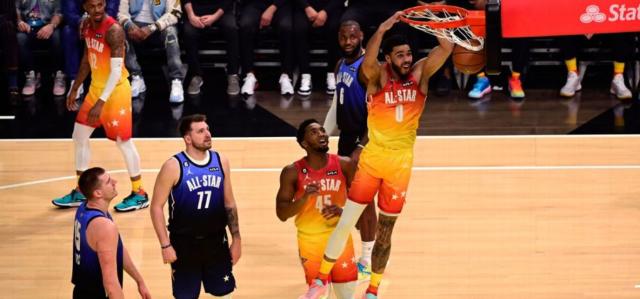 半岛体育注册网址-全明星球员评分 双探花米切尔高分 077约基奇划水